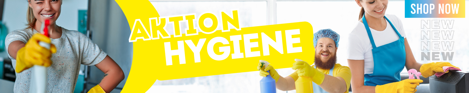 Drei Personen mit Reinigungsmitteln und gelben Handschuhen, lächelnd bei einer Hygienekampagne.
